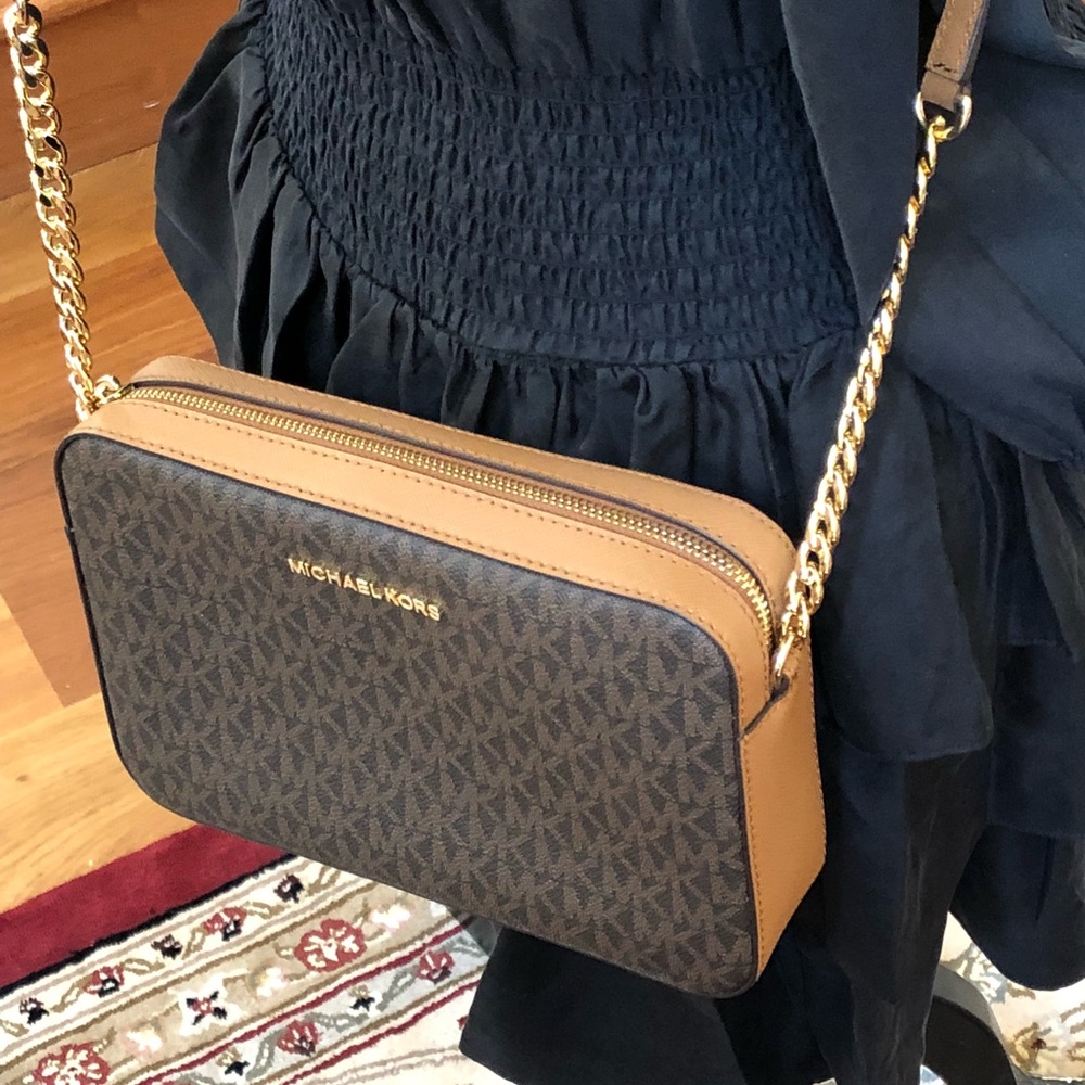 2pcs NWT michael Kors large crossbody&wallet set - Picture 2 of 8